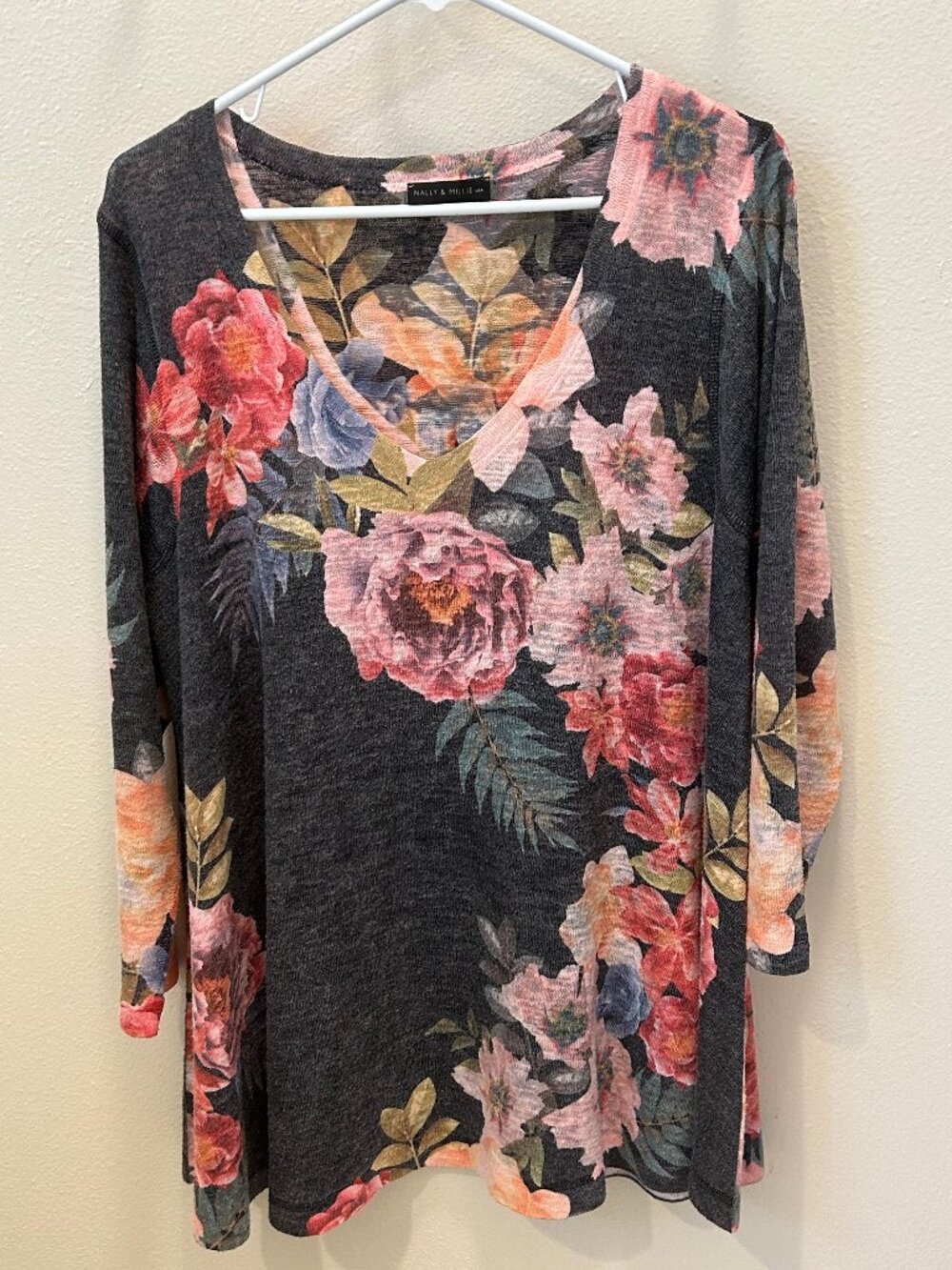 Nally & Millie floral lightweight sweater tunic, Size XL